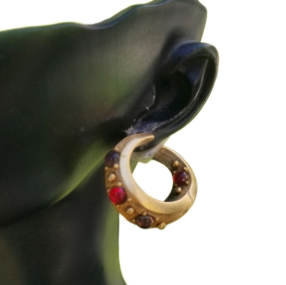 FRANK TORTOLANI VINTAGE GOLDTONE & JEWEL CABACHON HINGED WRAP EARRINGS - Picture 1 of 7